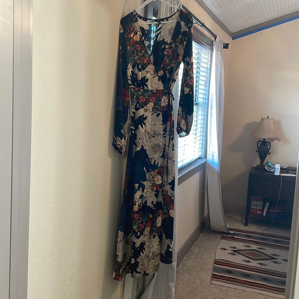 Lulus Wrap dress sz L